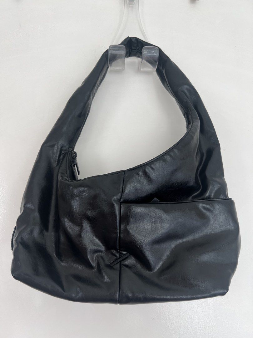 The Paper Bunny Mini Arc (Rich Eclipse) (Category: Shoulder Bags) located in Makati City. Submitted by hereasysupply (Listing ID 1460965005, Image 1). Description: Blending style and functionality, the Mini Arc is a slouchy hobo-style bag that is compact enough to carry in your hand, yet spacious enough to hold all your essentials. PRODUCT DETAILS -Made with water-resistant buttery-soft vegan leather -Double zipper closure for convenient access n
