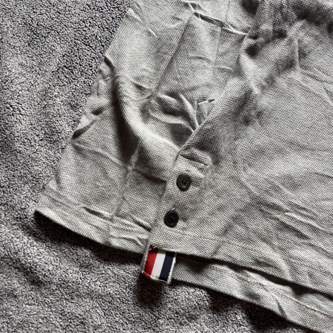 THOM BROWNE LONGSLEEVE (Category: Tshirts & Polo Shirts ) located in Polomolok. Submitted by kuishh (Listing ID 1461058101, Image 3). Description: Medium Width 20 Length 27.