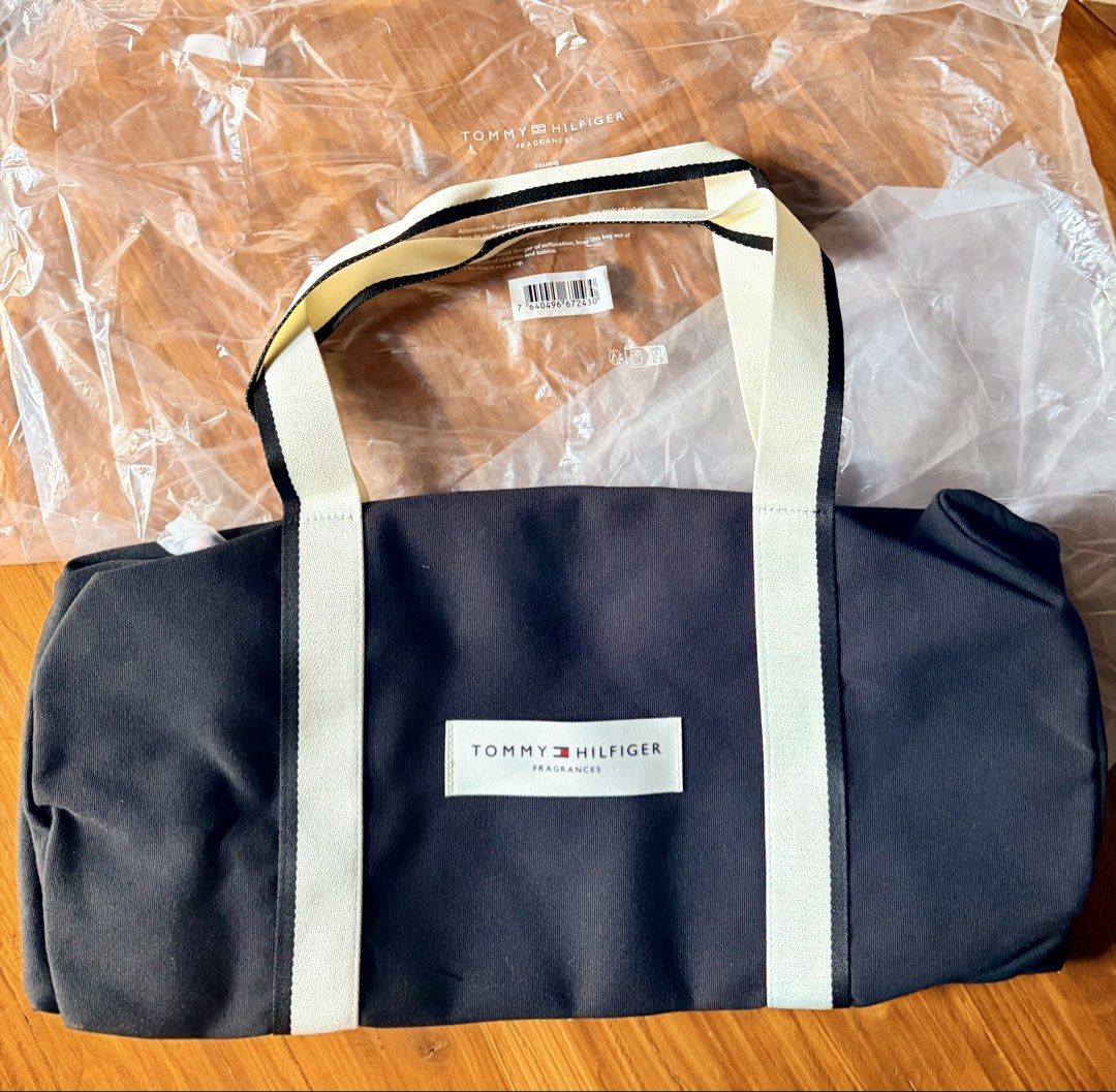 TOMMY HILFIGER (Category: Tote Bags) located in General Trias. Submitted by trendz_fazhion (Listing ID 1460924964, Image 1). Description: new original gift with purchase tommy hilfiger bag med up to large size spacious kasya lahat .