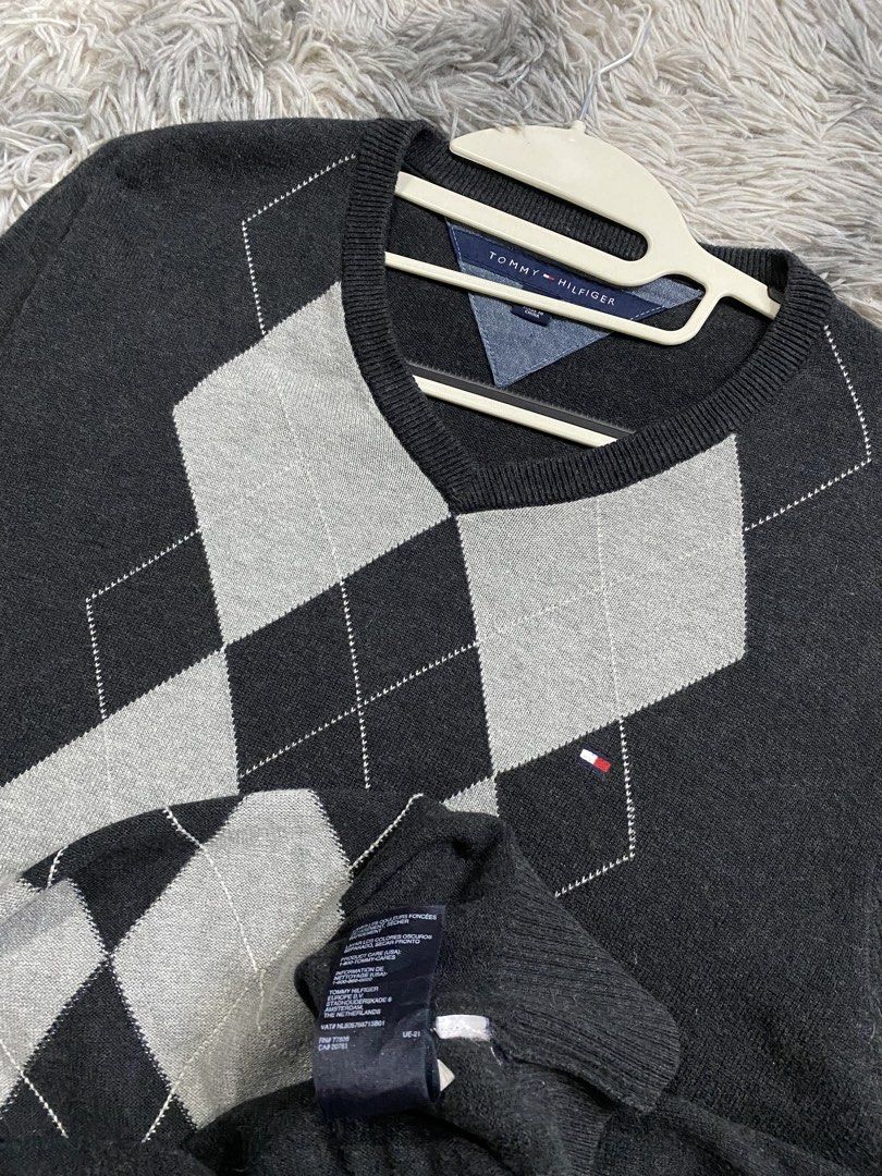 Tommy Hilfiger Sweater (Category: Coats, Jackets and Outerwear) located in Manila. Submitted by kurtmnla (Listing ID 1461089753, Image 3). Description: Tommy hilfiger Sweater Size M fit/ Unisex Dimes 19x25 Good condition/ no issue 📍Quezon city.