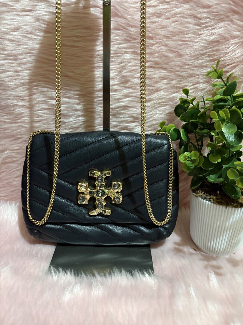 Tory bag in chain (Category: Cross-body Bags) located in Tuguegarao City. Submitted by closet_jz (Listing ID 1460923983, Image 1). Description: .