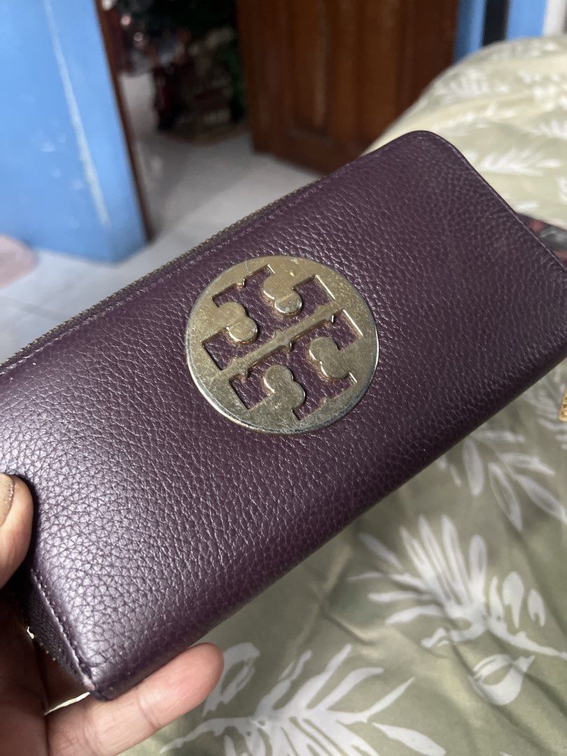 Tory Burch Purple Leather Zip Around Wallet (Category: Wallets & Card holders) located in Lipa City. Submitted by wen_68 (Listing ID 1460991573, Image 1). Description: - Authentic Tory Burch purple leather wallet - Secure zip-around closure - Multiple interior card slots for easy organization - Zippered pocket for coins or small items - Signature Tory Burch logo pattern lining - Ideal for keeping your essentials tidy and accessible.