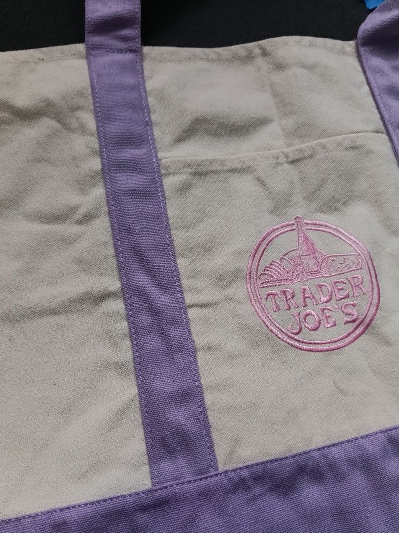 Trader Joe's Tote Bag (L) (Category: Tote Bags) located in Lipa City. Submitted by pasabuybykg (Listing ID 1461032688, Image 2). Description: - Trader Joe's Tote Bag - Ideal for groceries, errands, or everyday use ΑΞ - Lightweight and easy to carry Authentic from the US.