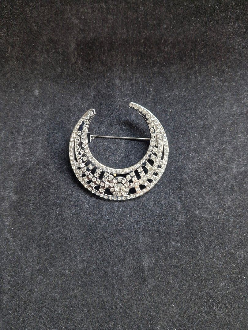Tsuki Brooch (Category: Brooches) located in Taguig. Submitted by mommaschoice (Listing ID 1461056918, Image 1). Description: Brand New Elegantly crafted design Adorned w/Faux Pearl & Rhinestones Unisex use Ships nationwide.