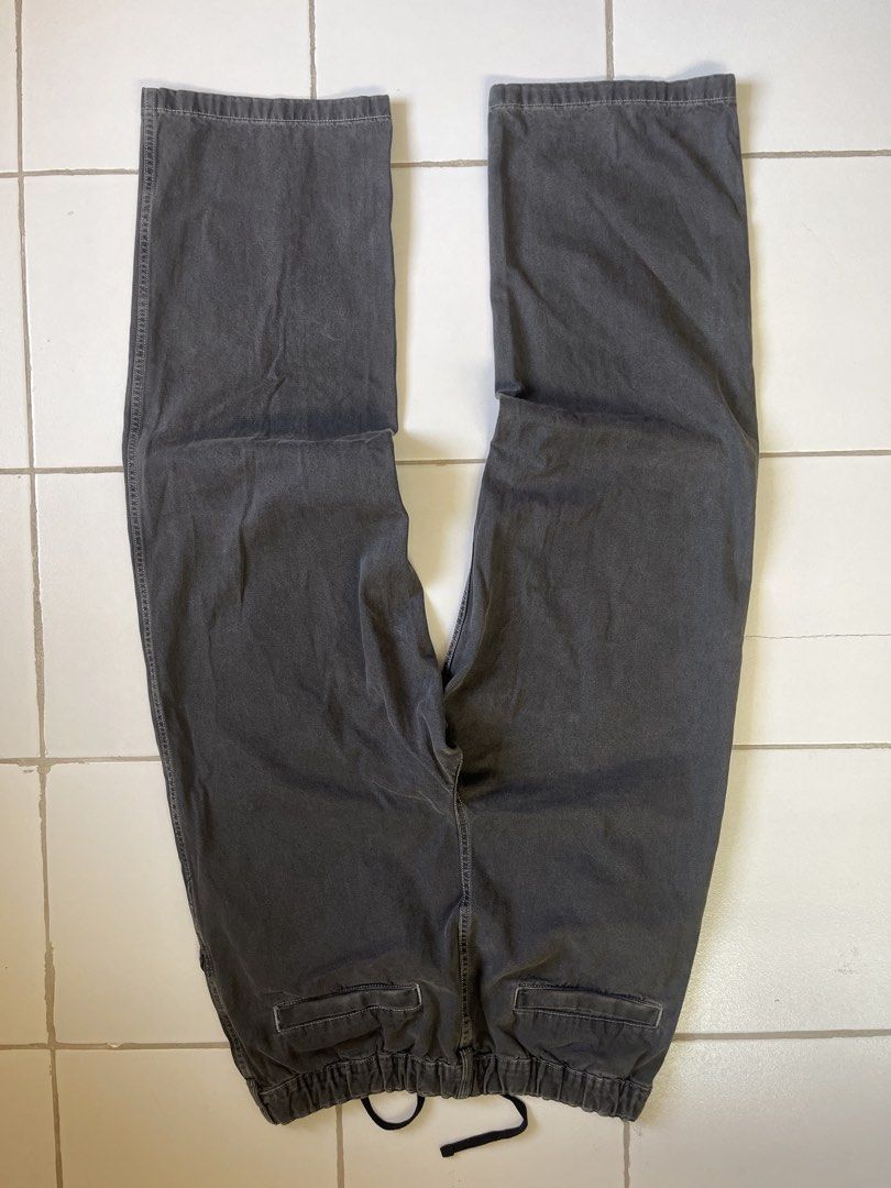 GU baggy pants (Category: Trousers) located in Cebu City. Submitted by solarsyst3m (Listing ID 1460953433, Image 3). Description: The more accurate color is the first picture idk what happened in the close up but it’s not that light. Waist: 34 but can be adjusted with the lace Inseam: 29 approx Outseam: 42 approx +SF.