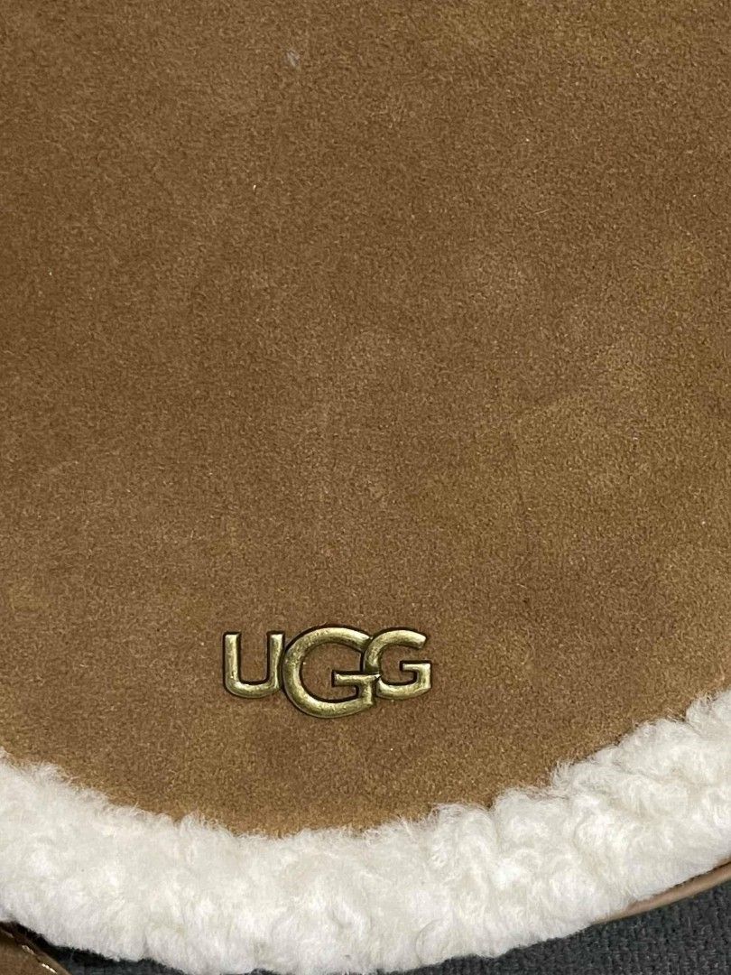 UGG Heritage (Category: Cross-body Bags) located in Quezon City. Submitted by luxxechic (Listing ID 1461004501, Image 2). Description: with etiketa suede material good as new. with dust bag actual photo poste japan preloved mop: gcash.