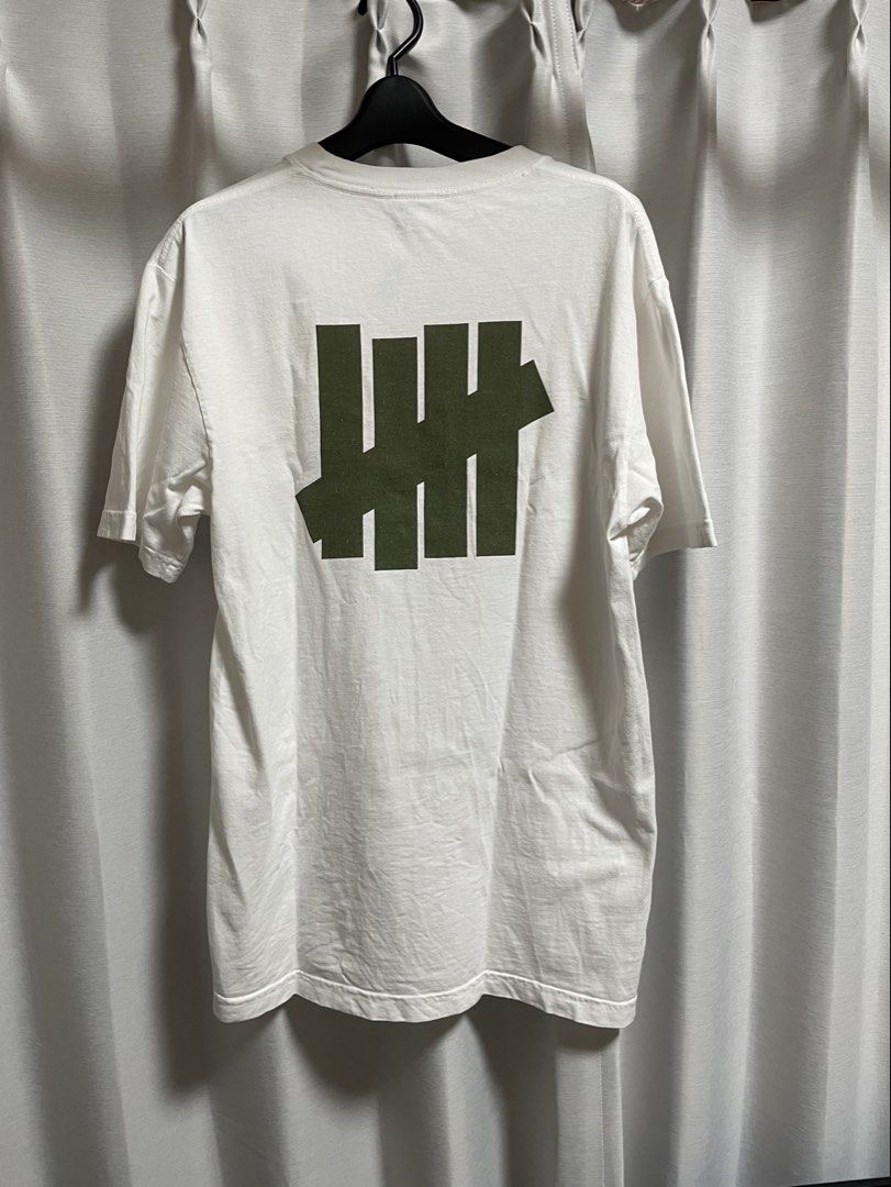 Undefeated White T-Shirt Size Small (Category: Tshirts & Polo Shirts ) located in Lapu Lapu. Submitted by mackoy221524 (Listing ID 1461088594, Image 3). Description: White short-sleeve tee from Undefeated. Features the classic Undefeated logo graphic on the front and back. Size Small. Good condition, some minor signs of wear on the graphic..