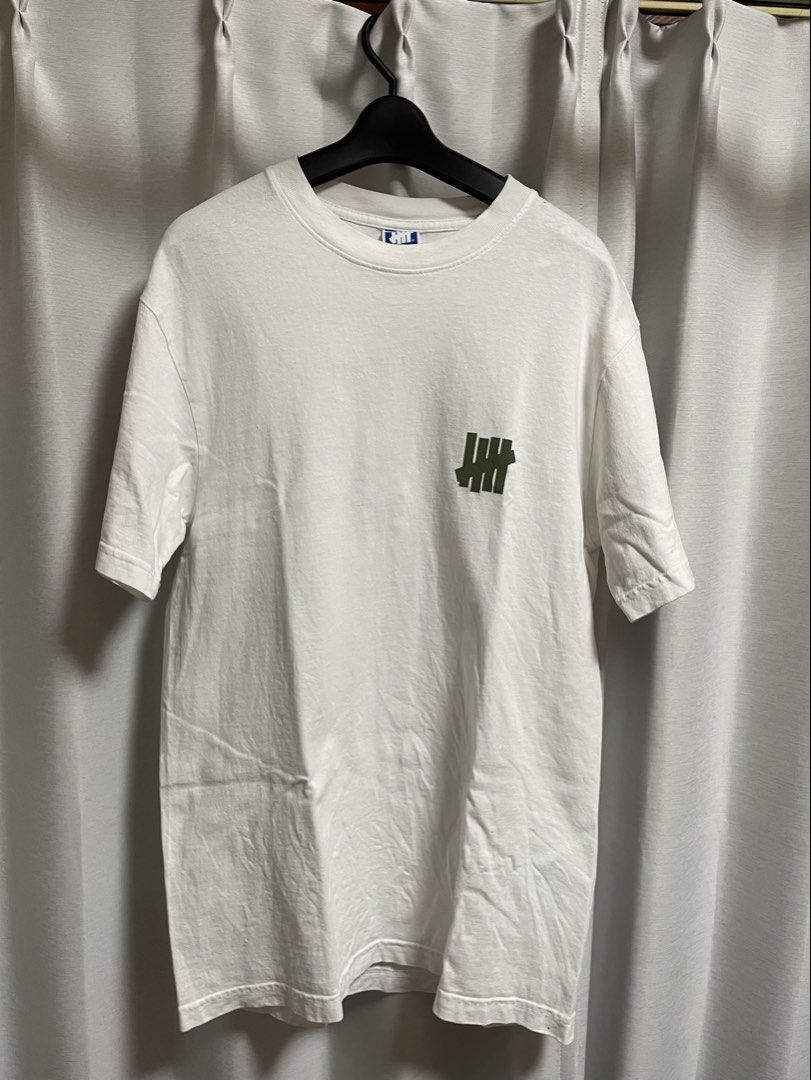 Undefeated White T-Shirt Size Small (Category: Tshirts & Polo Shirts ) located in Lapu Lapu. Submitted by mackoy221524 (Listing ID 1461088594, Image 1). Description: White short-sleeve tee from Undefeated. Features the classic Undefeated logo graphic on the front and back. Size Small. Good condition, some minor signs of wear on the graphic..