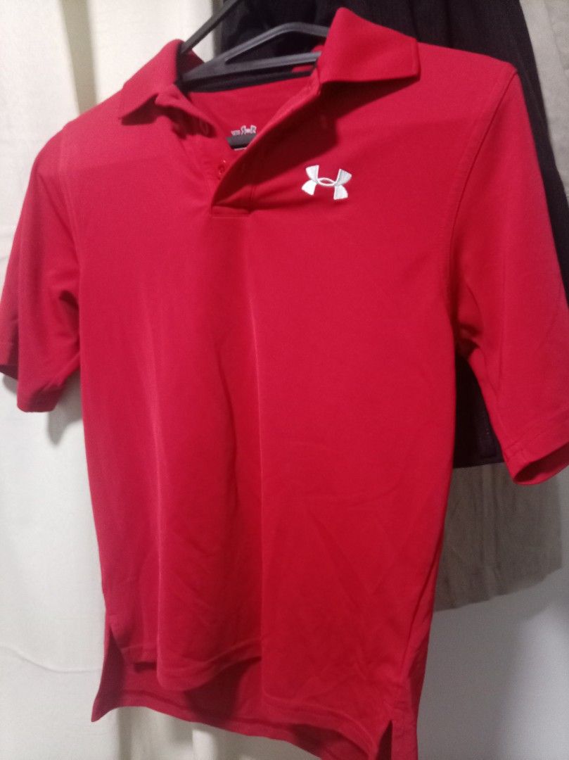 Under Armour (Category: Babies & Kids Fashion) located in Noveleta. Submitted by j_c2026 (Listing ID 1461084970, Image 2). Description: DECLUTTERING SALE! 👕 Under Armour - Small/Medium Condition: 9/10 - 2x lang nagamit, no flaws Color: Red Price: 320 only Location: Kawit | Meetup pag medyo malapit or Lalamove COD RFS: Hindi na kasya.