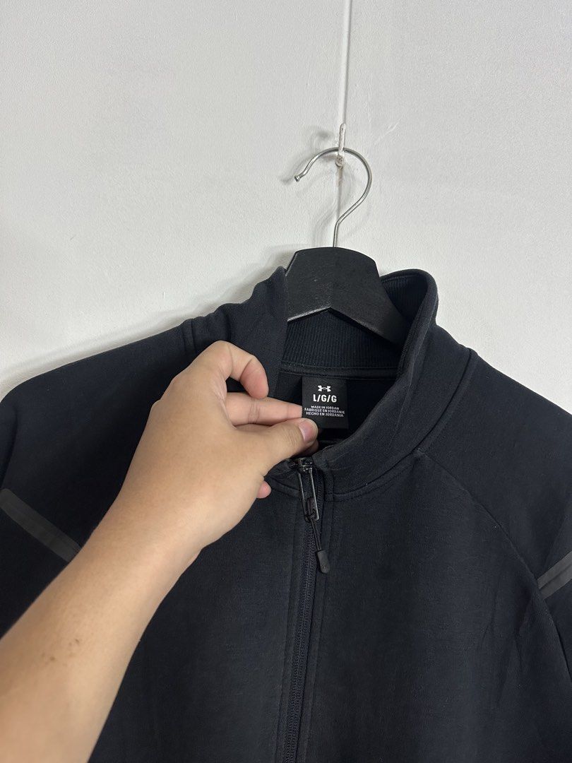 Under Armour Fleece Jacket (Category: Coats, Jackets and Outerwear) located in Las Pinas. Submitted by archimedes.joaquin (Listing ID 1460985488, Image 3). Description: Good as new - 9.6/10 color rate - sz large 24 width 28 length - No issue Authentic .