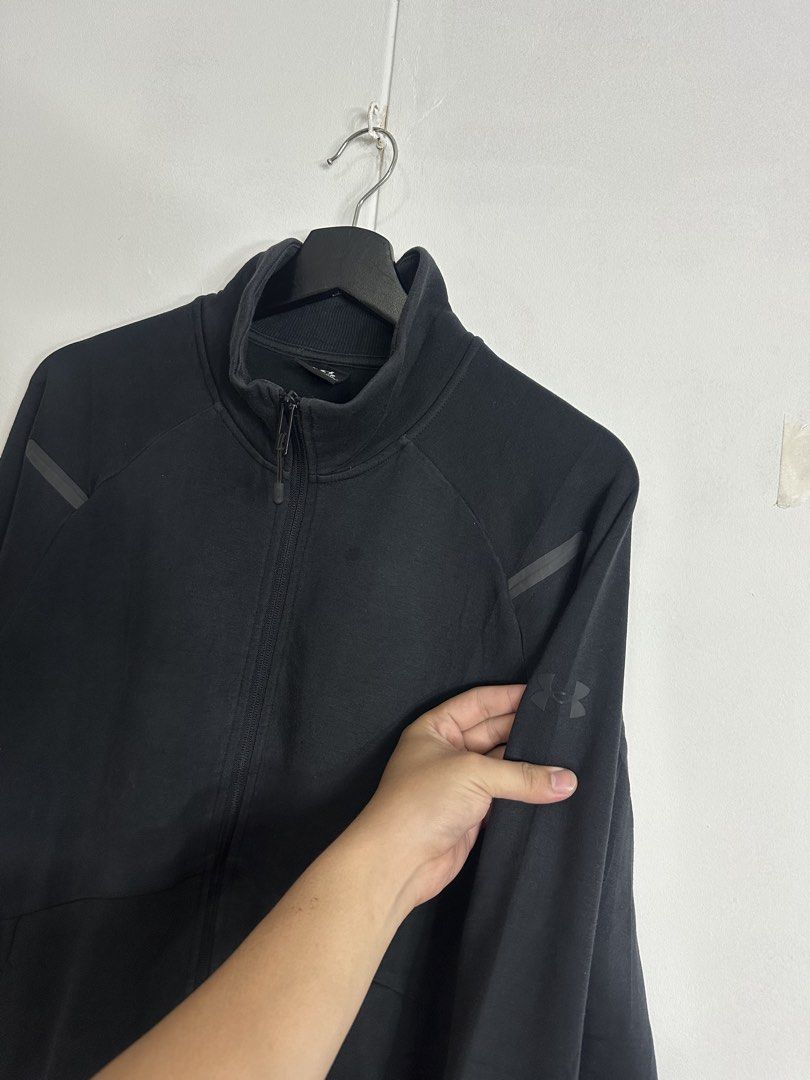 Under Armour Fleece Jacket (Category: Coats, Jackets and Outerwear) located in Las Pinas. Submitted by archimedes.joaquin (Listing ID 1460985488, Image 2). Description: Good as new - 9.6/10 color rate - sz large 24 width 28 length - No issue Authentic .