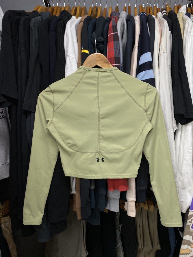 Under armour heat gear (Category: Activewear) located in Manila. Submitted by freshfindresale (Listing ID 1461065441, Image 2). Description: Mine: 549 Medium Asnew No issue.