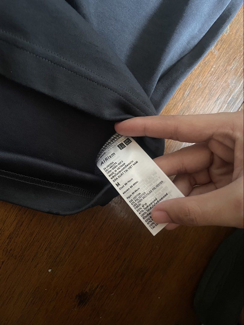 Uniqlo Airism (Navy) (Category: Tshirts & Polo Shirts ) located in Pasig City. Submitted by marcuswha (Listing ID 1460986794, Image 3). Description: brandnew with tag ₱790 srp.