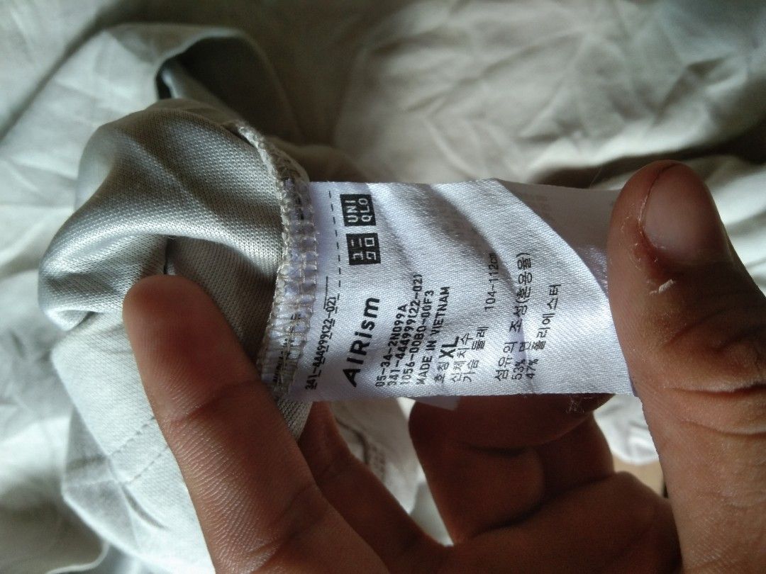 Uniqlo airism tes (Category: Tshirts & Polo Shirts ) located in Aloran. Submitted by ingsikthrifting (Listing ID 1460933973, Image 3). Description: Very excellent condition No issue just need wash Color rate 9.5/10 Width 23 Length 28.