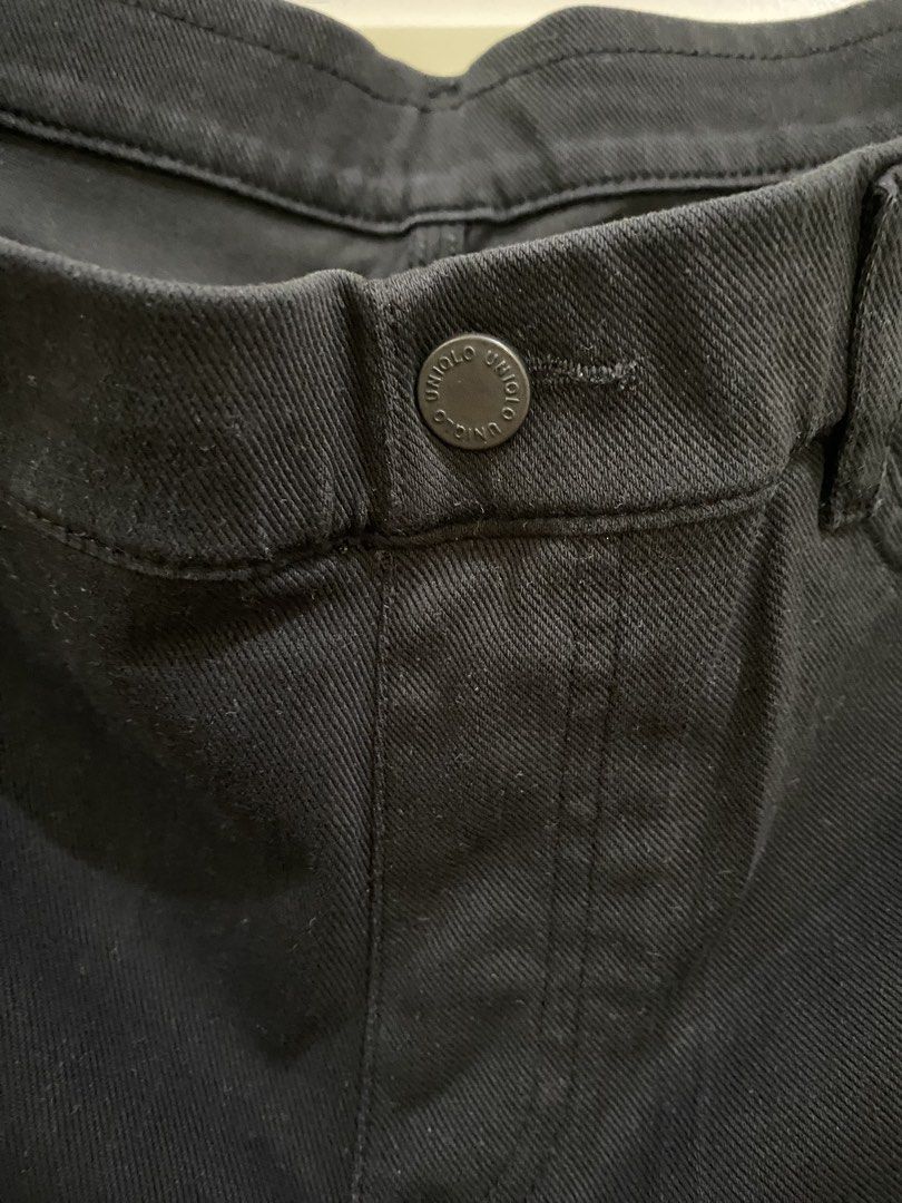 Uniqlo Black Denim Jeans (Category: Other Bottoms) located in Taguig. Submitted by maly01_ (Listing ID 1461013570, Image 2). Description: Size XL dm for inquiries :).