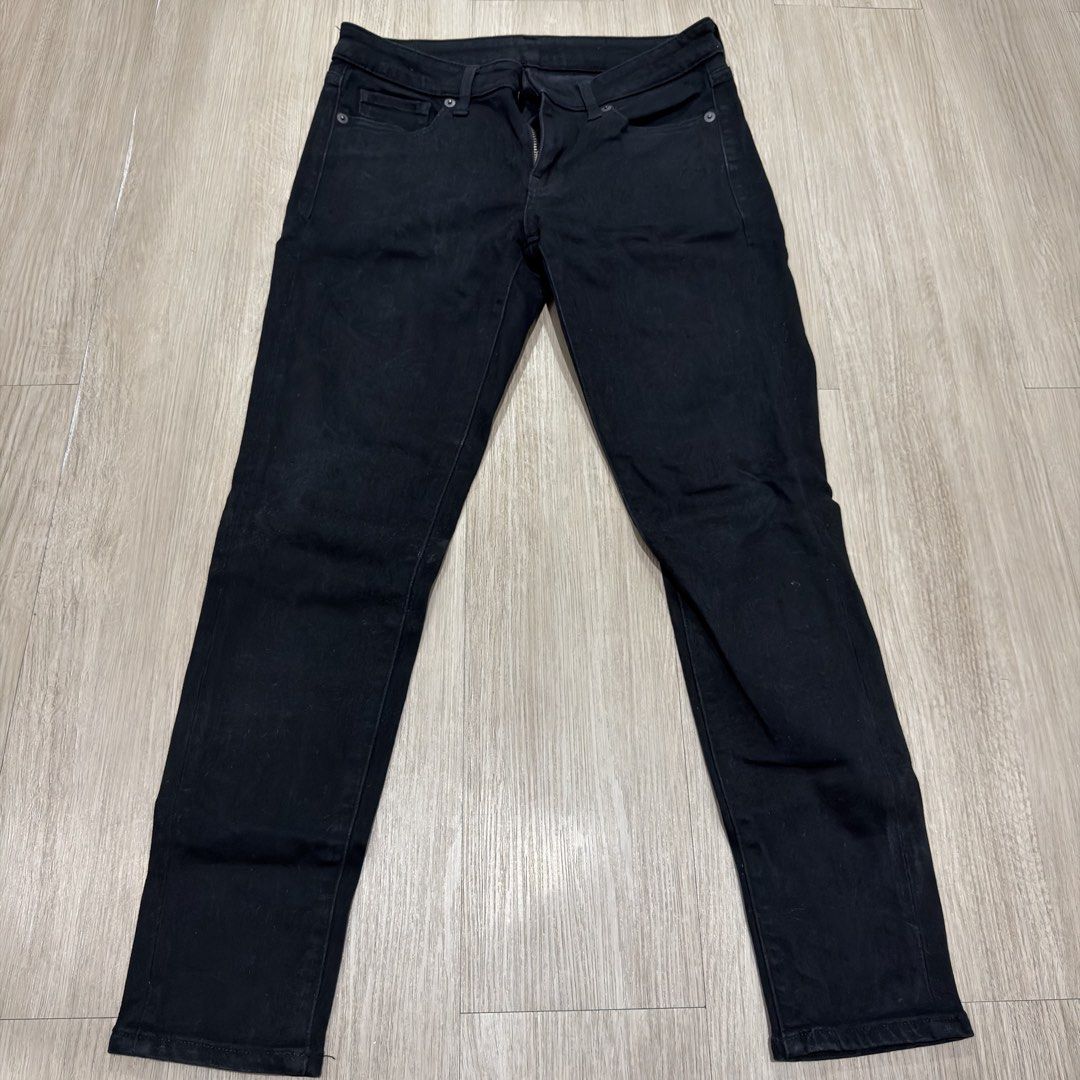 Uniqlo Black Pants (Category: Jeans) located in Manila. Submitted by sg.21 (Listing ID 1461054982, Image 1). Description: - Brand: Uniqlo - Color: Black - Style: Skinny Jeans - Material: Cotton, Polyester, Spandex blend for comfortable stretch - Features: Classic five-pocket styling, button and zip fly closure - Versatility: A great staple piece for any wardrobe Waist 13” Length 34” Size on tag 25.