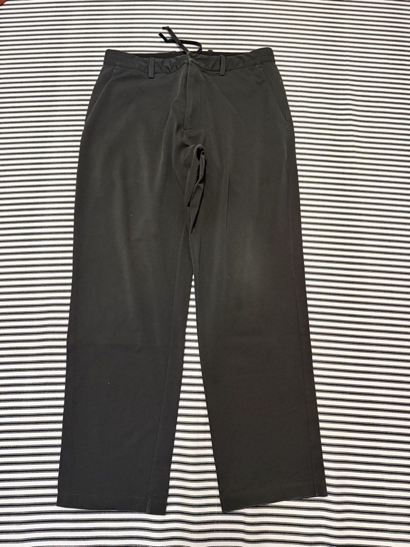Uniqlo Black Smart Ankle Pants (Category: Jeans) located in Cavite. Submitted by mosesangelo (Listing ID 1461039219, Image 1). Description: - Condition: 8.5/10.