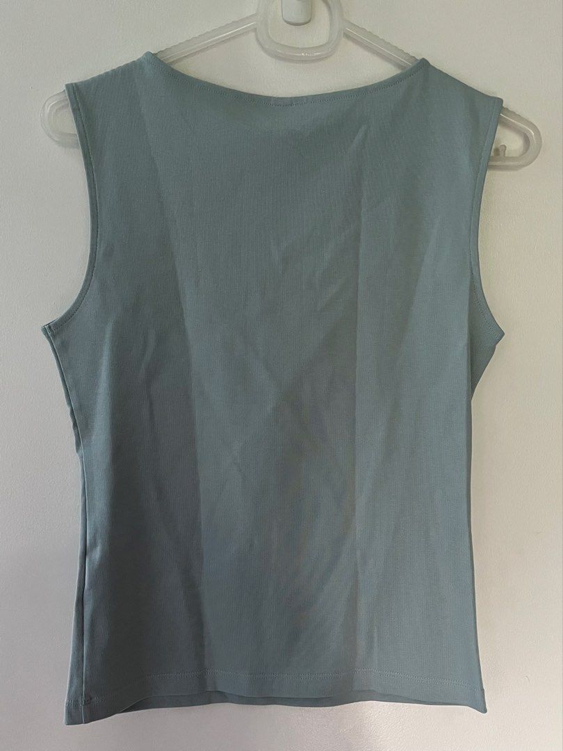 Uniqlo boat neck sleeveless (Category: Sleeveless) located in Manila. Submitted by lulu.coco (Listing ID 1460957151, Image 3). Description: •Powder blue • Last price posted, low ballers will not be entertained • For shipping only. Add 50 for m.m, 120 outside m.m • Gcash or BDO.