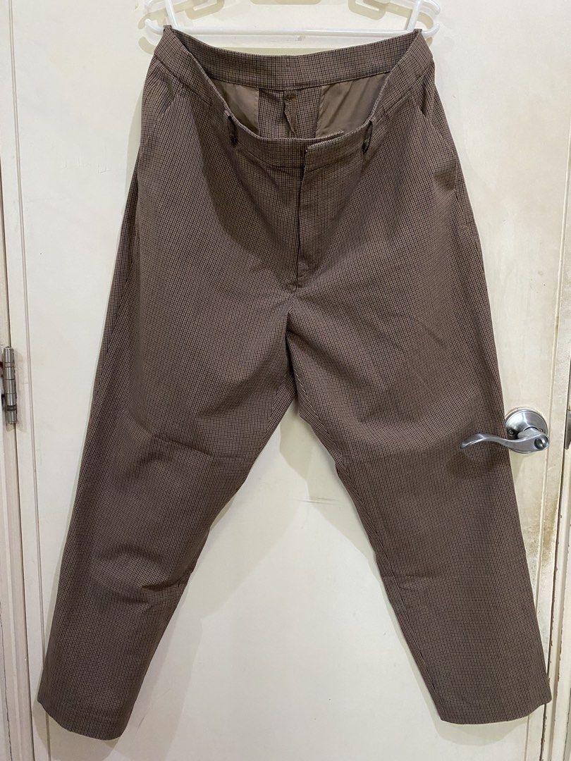 Uniqlo Brown Checkered Trouser Pants (Category: Other Bottoms) located in Taguig. Submitted by maly01_ (Listing ID 1461014581, Image 1). Description: Size XXL dm for inquiries :).