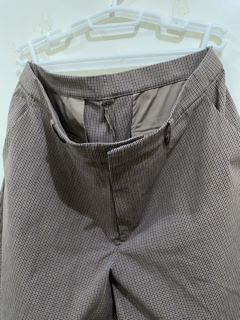Uniqlo Brown Checkered Trouser Pants (Category: Other Bottoms) located in Taguig. Submitted by maly01_ (Listing ID 1461014581, Image 2). Description: Size XXL dm for inquiries :).