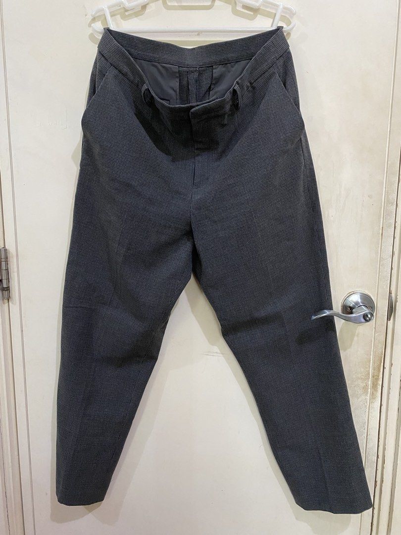 Uniqlo Dark Gray Houndstooth Pattern Trouser Pants (Category: Other Bottoms) located in Taguig. Submitted by maly01_ (Listing ID 1461014337, Image 1). Description: Size XL dm for inquiries :).