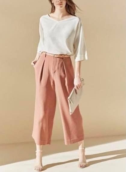 Uniqlo Drape wide cropped pants (S) (Category: Other Bottoms) located in Baguio. Submitted by kacijom (Listing ID 1461053273, Image 1). Description: 👖₱400 (₱1490 SRP) •UNQ Drape wide cropped pants - Brown •Size S, 12" waist laid flat, 33" length •Condition Excellent Used Condition (10/10).