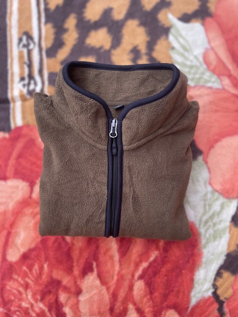 UNIQLO Fleece Half-Zip 🤎 (Category: Coats, Jackets and Outerwear) located in Manila. Submitted by aikyy_ (Listing ID 1460921056, Image 3). Description: 📌Size: Large on Tag (Best fit: Medium) 📌Condition: Very Good | 9/10 📌Clean & well-kept ✨ ₱350 (Original price: ₱1290).