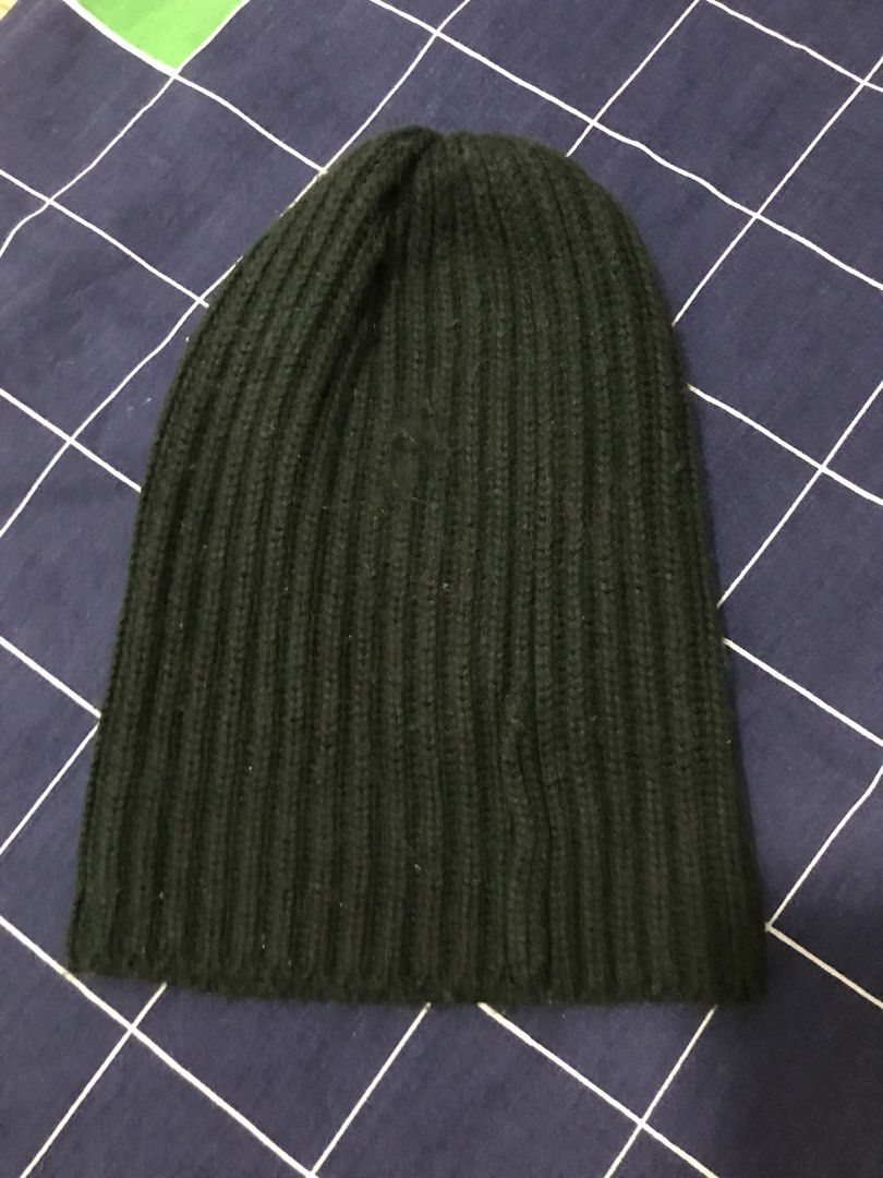 UNIQLO Knit Beanie (Category: Hats & Beanies) located in Manila. Submitted by terlterlterl (Listing ID 1461089919, Image 1). Description: signs of usage needs wash.