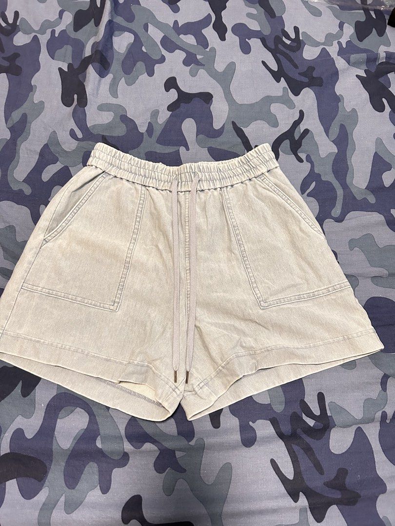 uniqlo light blue jorts (Category: Shorts) located in Quezon City. Submitted by manqofloater (Listing ID 1461018396, Image 1). Description: .