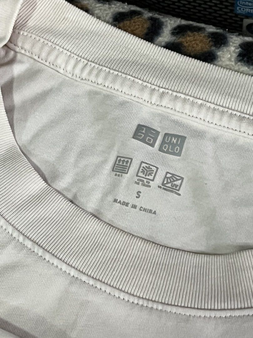 Uniqlo long sleeve top (Category: Longsleeves) located in San Pedro. Submitted by sie_declutters (Listing ID 1461002292, Image 2). Description: ORIGINAL Uniqlo long sleeves Condition: - used more than twice - minor stains RFS: Has not been used since 2023.