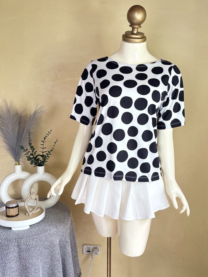 Uniqlo Marimekko Top (Category: Shirts) located in Silang. Submitted by princess_ameerah (Listing ID 1460997374, Image 2). Description: Uniqlo Marimekko Top - Medium on tag -Condition 10/10 -Color may vary due to lighting Location:Cavite Shipping via J&T Mode of payment: Gcash,BPI & Maribank 250.