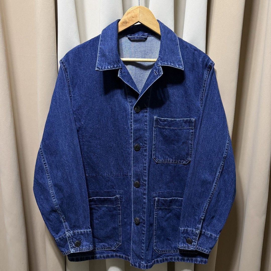 Uniqlo Men's Utility Denim Jacket - Medium (Category: Coats, Jackets and Outerwear) located in Bulacan. Submitted by kennmoldez (Listing ID 1461032851, Image 1). Description: Size: Medium Dimes: Width 22.5" | Lenght 28.5" | Sleeve 23.5" Condition: Like new 10/10 Issue: None Mode of payment: Gcash (Payment first) Courier: J&T/Lalamove Location: SJDM, Bulacan Note: Thrifted item, already washed. Please manage your expectations..