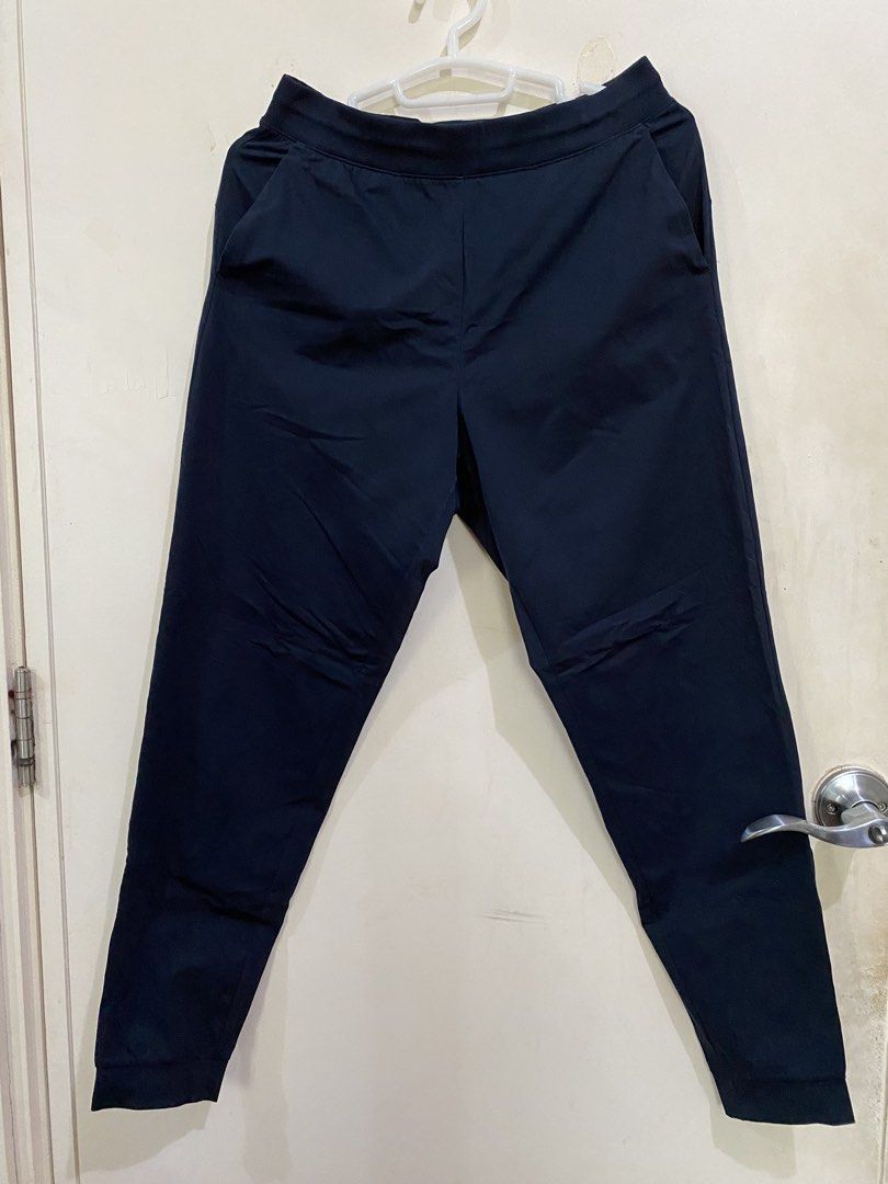 Uniqlo Navy Blue Pants (Category: Other Bottoms) located in Taguig. Submitted by maly01_ (Listing ID 1461012443, Image 1). Description: dm for inquiries :).