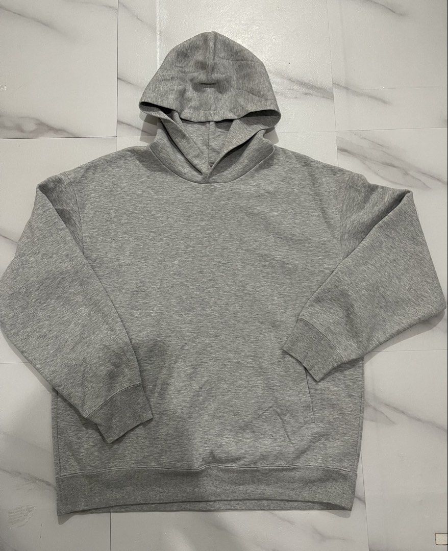 UNIQLO OVERSIZED PULLOVER HOODIE (Category: Coats, Jackets and Outerwear) located in Quezon City. Submitted by ryanj26 (Listing ID 1460976896, Image 1). Description: Uniqlo Oversize Pullover Hoodie Size: Large Dimes: 23 x 28 inches Quality: 100% excellent condition NO ISSUE Selling for only 1,200 Thank you.