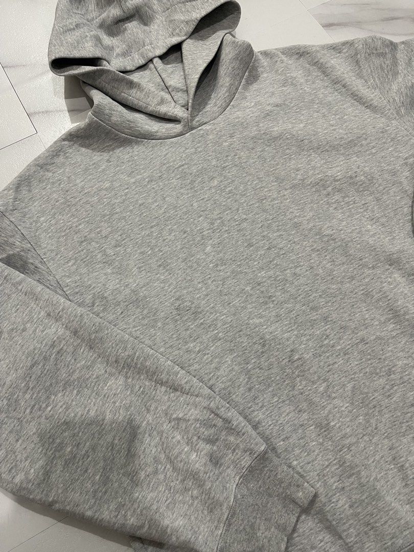 UNIQLO OVERSIZED PULLOVER HOODIE (Category: Coats, Jackets and Outerwear) located in Quezon City. Submitted by ryanj26 (Listing ID 1460976896, Image 2). Description: Uniqlo Oversize Pullover Hoodie Size: Large Dimes: 23 x 28 inches Quality: 100% excellent condition NO ISSUE Selling for only 1,200 Thank you.