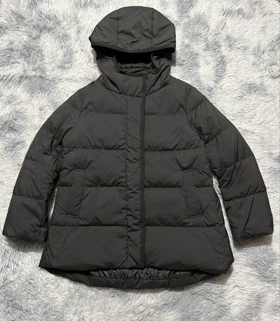 Uniqlo Powder Feel Down Puffer Jacket (Category: Coats, Jackets and Outerwear) located in Sasmuan (Sexmoan). Submitted by winterclothes.ph (Listing ID 1461056942, Image 1). Description: Uniqlo Powder Feel Down Puffer Jacket L on tag Women’s code Width 21 Length 27 B29.5 Excellent Condition.