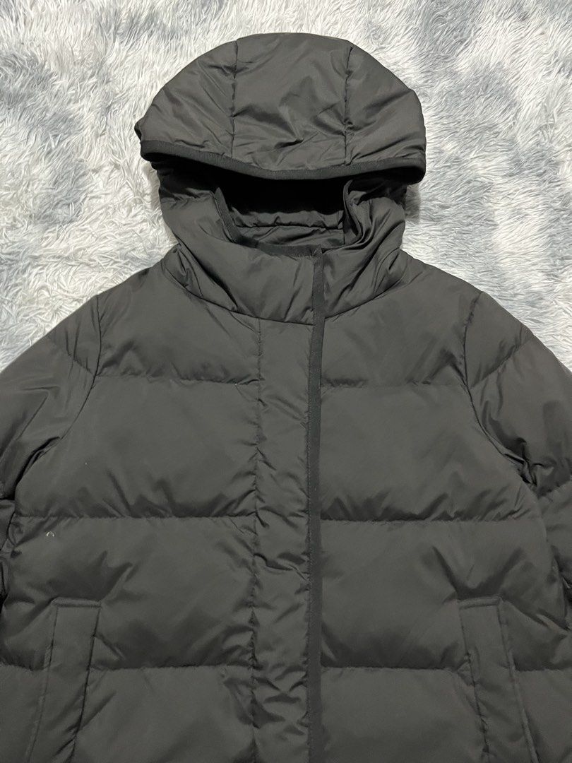 Uniqlo Powder Feel Down Puffer Jacket (Category: Coats, Jackets and Outerwear) located in Sasmuan (Sexmoan). Submitted by winterclothes.ph (Listing ID 1461056942, Image 2). Description: Uniqlo Powder Feel Down Puffer Jacket L on tag Women’s code Width 21 Length 27 B29.5 Excellent Condition.