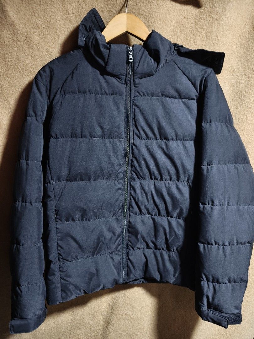 UNIQLO PUFFTECH Parka puffer jacket , W-22" x L-26" (Category: Coats, Jackets and Outerwear) located in Camalaniugan. Submitted by thrifter10 (Listing ID 1461069092, Image 1). Description: .