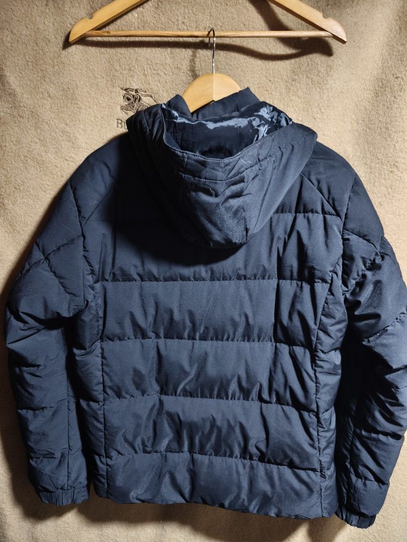 UNIQLO PUFFTECH Parka puffer jacket , W-22" x L-26" (Category: Coats, Jackets and Outerwear) located in Camalaniugan. Submitted by thrifter10 (Listing ID 1461069092, Image 2). Description: .