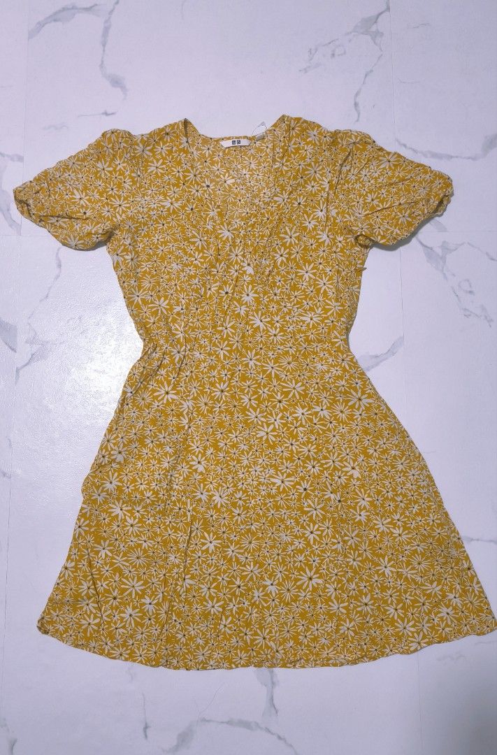 Uniqlo Rayon Comfy dress (Category: Dresses) located in Cavite. Submitted by csl_corner (Listing ID 1461111952, Image 1). Description: Uniqlo Rayon Comfy dress Size Large women tag removed, but brandnew never worn cause it's big for me.