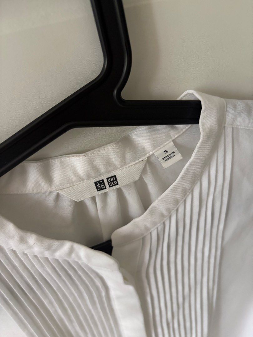 Uniqlo Rayon Pintuck Longsleeves (Category: Longsleeves) located in Baras. Submitted by polaxxx (Listing ID 1461011011, Image 2). Description: Size S Worn once only.