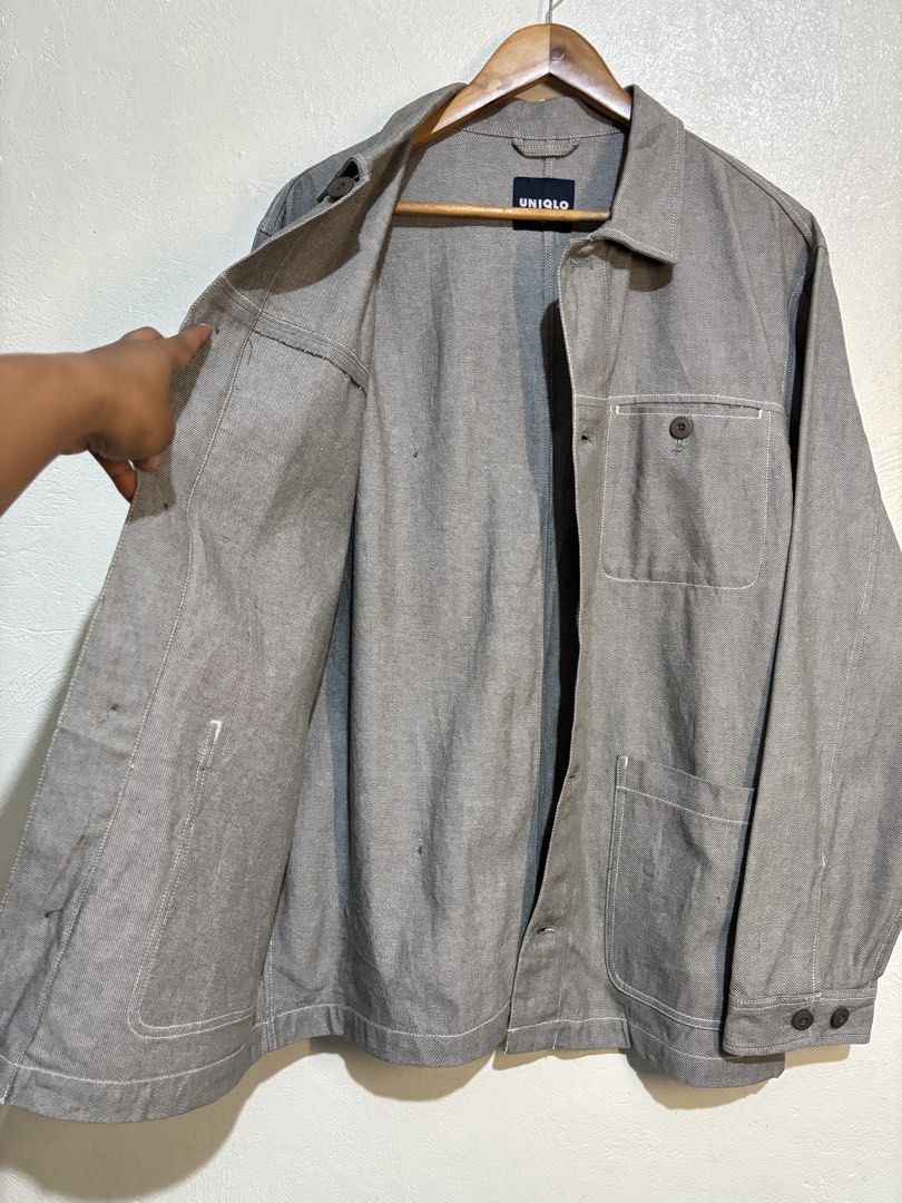 UNIQLO SALT AND PEPPER CHORE JACKET (Category: Coats, Jackets and Outerwear) located in Malaybalay. Submitted by hagdawhits (Listing ID 1461065529, Image 3). Description: UNIQLO SALT AND PEPPER CHORE JACKET Twill material 3front pocket Salt and pepper colorway good condition Tag: L Dimes: 24.5pit-pit x L31 Shoulder: 20 inches Sleeve: 25.5 inches Issues: need wash only (see pics) mine: 450+sf ❗️all items are thrifted manage your expectation ❗️colo
