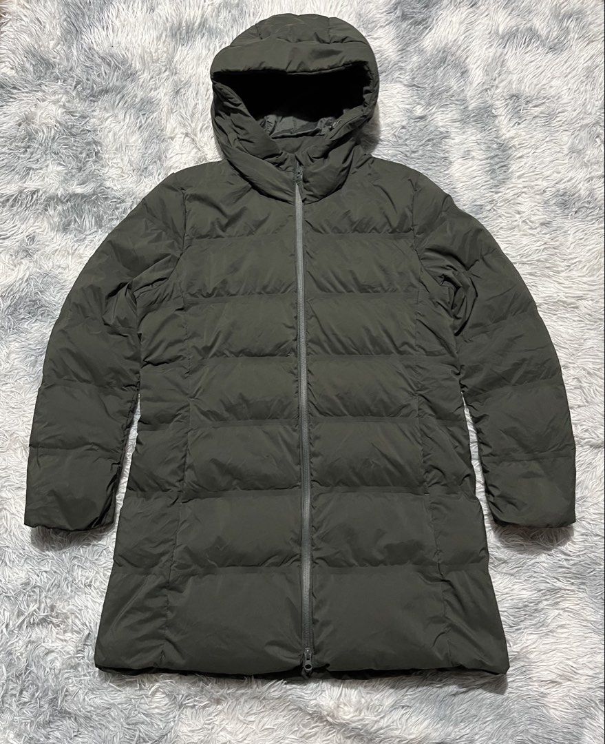 Uniqlo Seamless Down Long Puffer Jacket (Category: Coats, Jackets and Outerwear) located in Sasmuan (Sexmoan). Submitted by winterclothes.ph (Listing ID 1461057181, Image 1). Description: Uniqlo Seamless Down Long Puffer Jacket Women’s L on tag Width 20.5 Length 32 Excellent Condition.