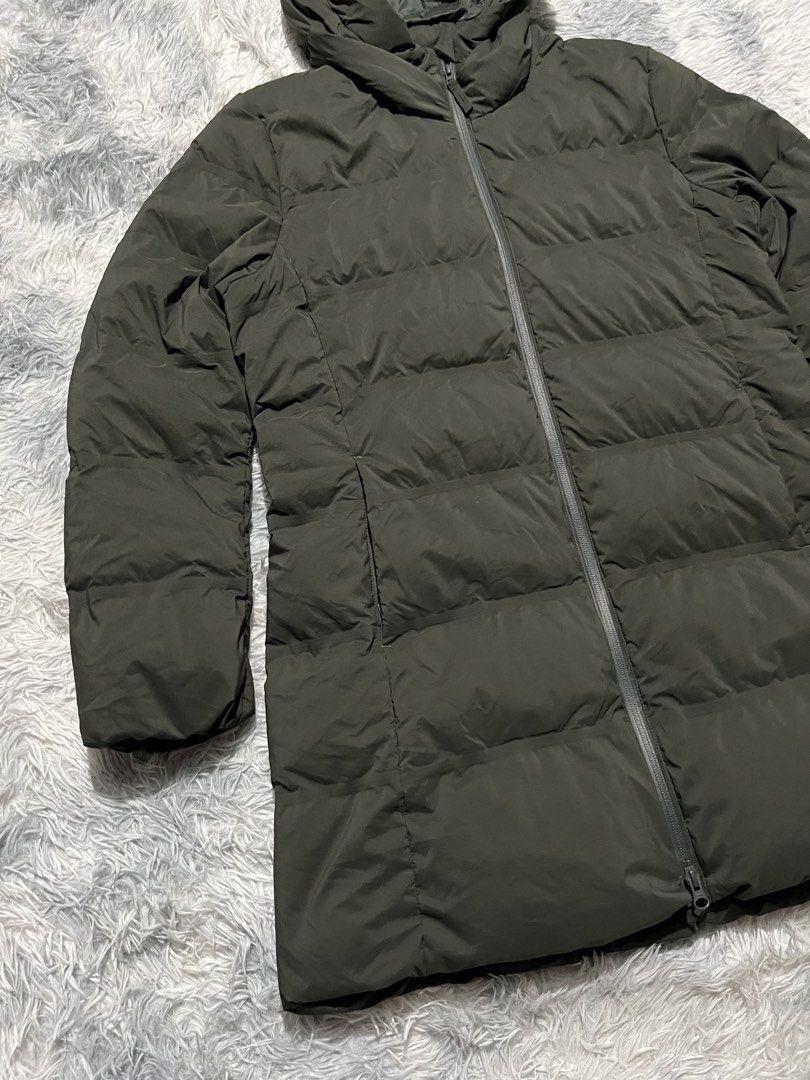 Uniqlo Seamless Down Long Puffer Jacket (Category: Coats, Jackets and Outerwear) located in Sasmuan (Sexmoan). Submitted by winterclothes.ph (Listing ID 1461057181, Image 3). Description: Uniqlo Seamless Down Long Puffer Jacket Women’s L on tag Width 20.5 Length 32 Excellent Condition.