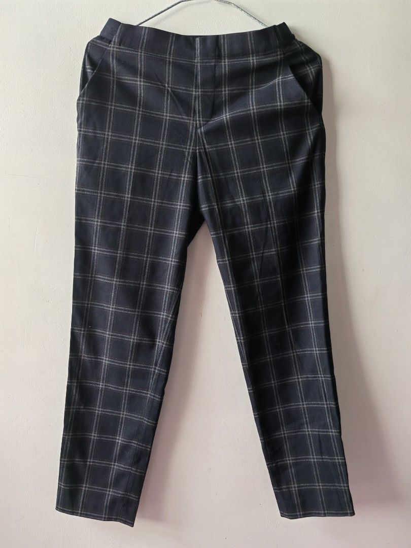 Uniqlo SmartAnkle Trouser Pants (S) (Category: Other Bottoms) located in Baguio. Submitted by kacijom (Listing ID 1461051761, Image 2). Description: 👖₱500 (₱1490 SRP) •UNQ SmartAnkle Trouser Pants- Blue plaid •Size S, 13" waist laid flat, 35" length •Condition Excellent Used Condition (10/10).