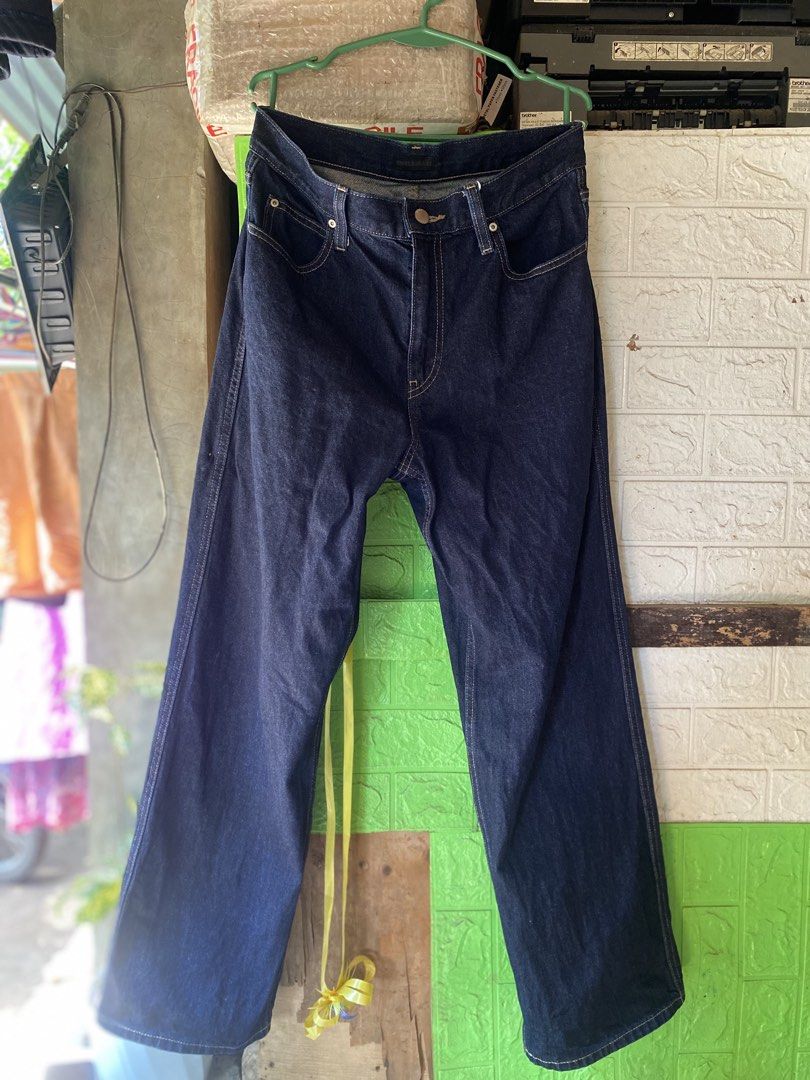 Uniqlo Straight Cut Jeans (Category: Jeans) located in Manolo Fortich. Submitted by seishourou (Listing ID 1460958509, Image 1). Description: I am 5’8 65kg with 31-32 waist. Right size for me. No issue.