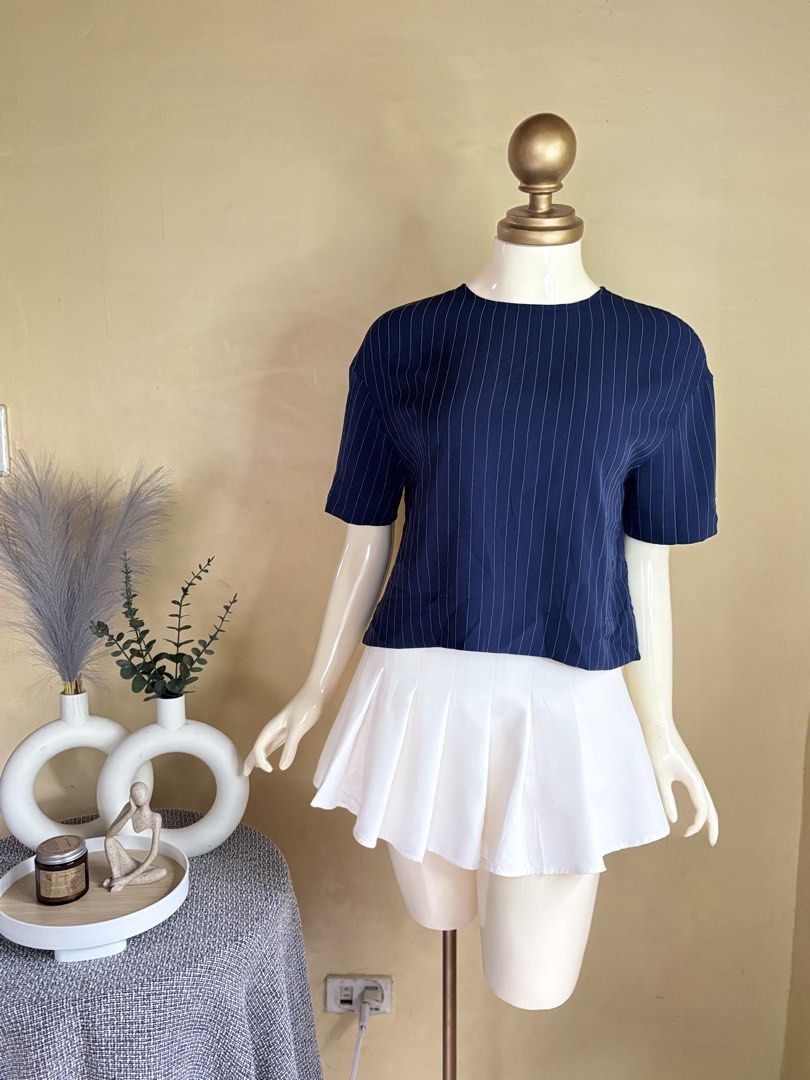 Uniqlo Striped Blouse (Category: Blouses) located in Silang. Submitted by princess_ameerah (Listing ID 1461003519, Image 1). Description: Uniqlo Striped Blouse - Small on tag -Condition 10/10 -Color may vary due to lighting Location:Cavite Shipping via J&T Mode of payment: Gcash,BPI & Maribank 250.