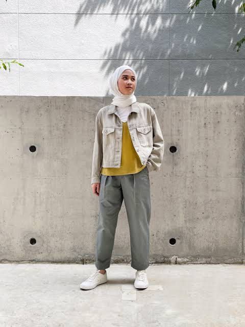 UNIQLO U Baker Pants Grey (Category: Other Bottoms) located in Catmon. Submitted by menchyyong97407 (Listing ID 1461056988, Image 1). Description: - UNIQLO U Baker Pants - Color: Grey - Style: Wide-leg, pleated - Perfect for casual outfits - Comfortable and easy to pair with various tops and jackets 🍓yoniklo bakers pants 🍓excellent 🍓w: 27-28 l:37.5 .