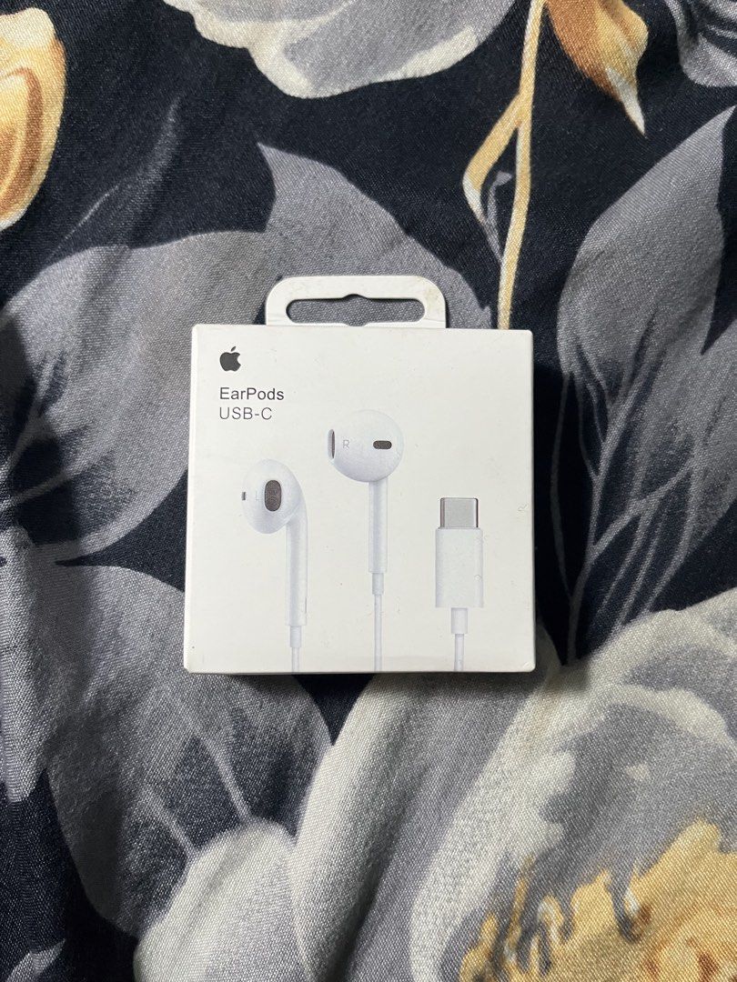 USB-C EarPhones (Plug&Play) (Category: Earphones) located in Manila. Submitted by ah_onlineshop.ph (Listing ID 1461095277, Image 1). Description: .