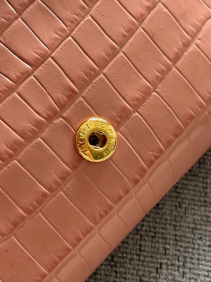 Authentic Ví Longchamp Pocket Compact (Category: Wallets & Card holders) located in Makati City. Submitted by shopmoemoe (Listing ID 1460976199, Image 3). Description: - Authentic Pink Longchamp Wallet - Luxurious Croc Embossed Leather - Secure Snap Closure - Interior: 6 Card Slots & Coin Pouch - Elegant Gold Hardware Details - Compact Size: Fits easily in small bags - Ideal for Everyday Use.